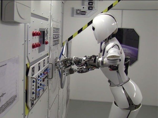 THIS HUMANOID ROBOT MIGHT TRAVEL TO SPACE TO HELP ASTRONAUTS