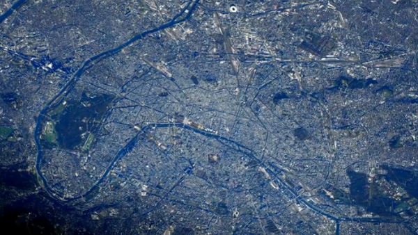 ASTRONAUTS IN SPACE HONOR PARIS ATTACK VICTIMS 
