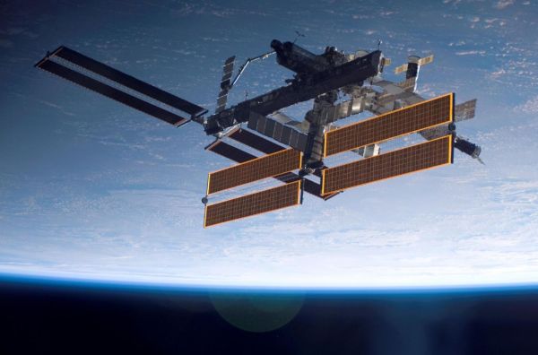 'SANTA'S SLEIGH' WILL BE VISIBLE IN THE SKY AS THE INTERNATIONAL SPACE STATION PASSES OVER THE UK ON