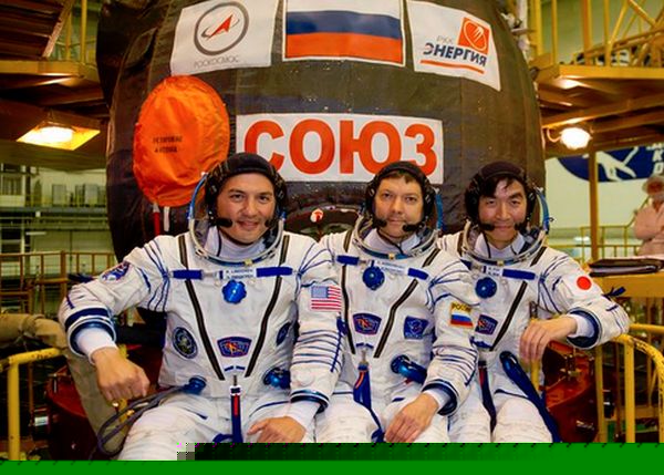 INTERNATIONAL SPACE STATION TRIO RETURN TO EARTH
