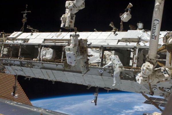 EMERGENCY SPACEWALK PLANNED FOR SPACE STATION