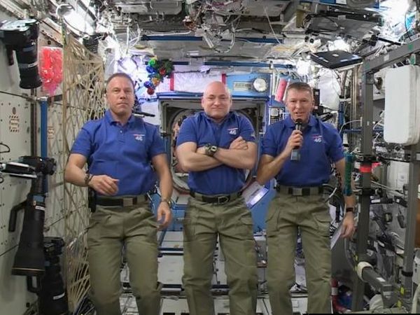 TIM PEAKE SENDS CHRISTMAS VIDEO MESSAGE FROM INTERNATIONAL SPACE STATION