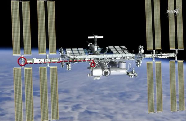 TWO ASTRONAUTS TO MAKE FRIDAY TREK TO EDGE OF SPACE STATION