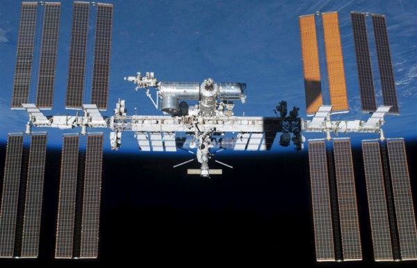 ASTRONAUT TIM PEAKE UTILIZES HAM VIDEO TRANSMITTER TO BROADCAST WITH STUDENTS