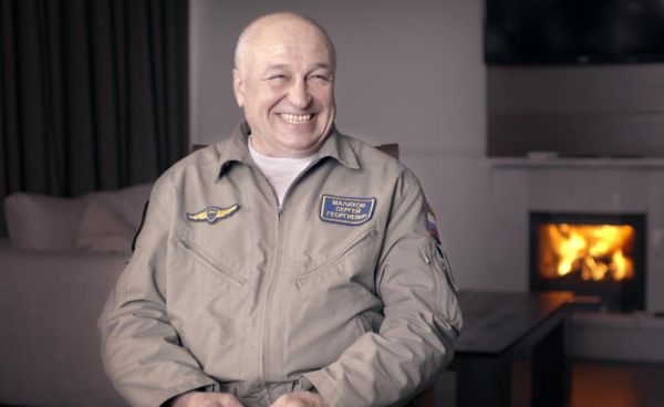 THIS IS THE FIRST FACE ASTRONAUTS WILL SEE AFTER A YEAR IN SPACE