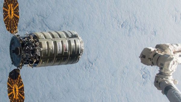 SCIENTISTS TO START FIRE IN DISCARDED SPACECRAFT TO STUDY FLAMES IN WEIGHTLESS