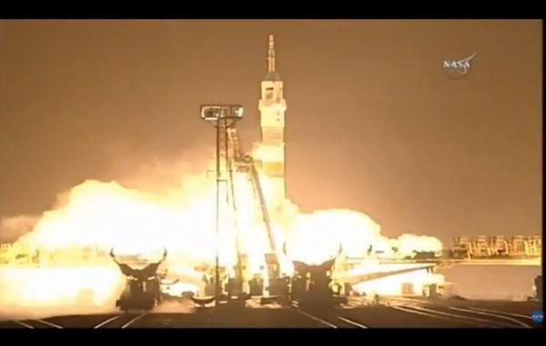 NEW US-RUSSIAN CREW LAUNCHES TOWARD SPACE STATION ON SOYUZ
