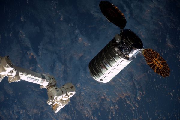 TRAVELING CYGNUS PULLS INTO PORT AT THE INTERNATIONAL SPACE STATION