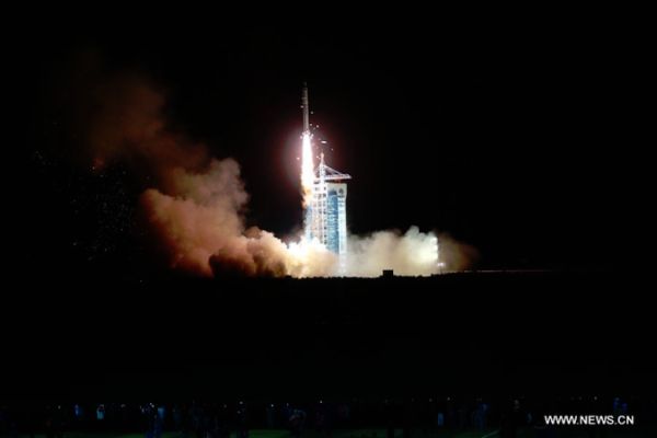 CHINESE RESEARCH CRAFT LAUNCHED ON TWO-WEEK MISSION 