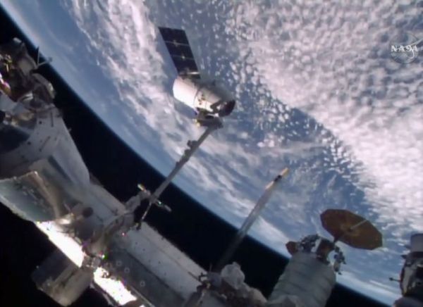 SPACEX DRAGON ARRIVES AT SPACE STATION, DELIVERS INFLATABLE ROOM PROTOTYPE
