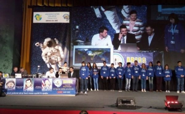 UNIVERSITY ORGANIZES FIRST RADIO COMMUNICATION BETWEEN ROMANIAN STUDENTS AND THE INTERNATIONAL SPACE