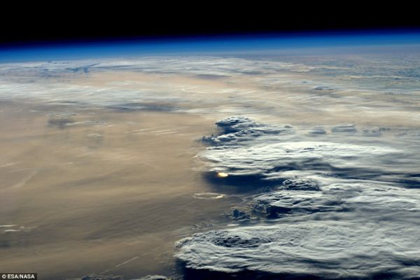 STUNNING TWITTER IMAGE OF EARTH BY INTERNAITONAL SPACE STATION ASTRONAUT TIM PEAKE 