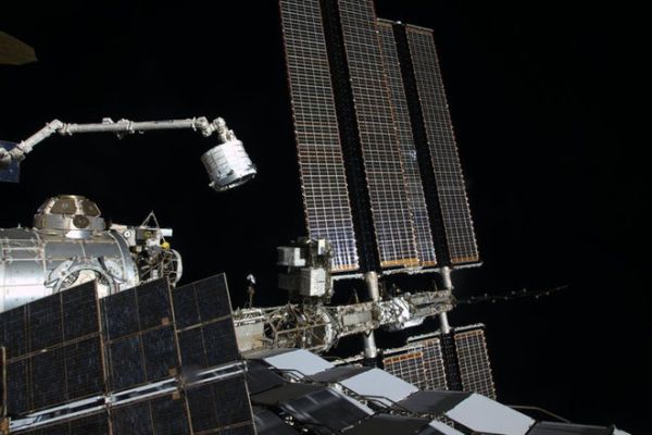 'BEAM' ABOARD: EXPERIMENTAL INFLATABLE ROOM ATTACHED TO SPACE STATION