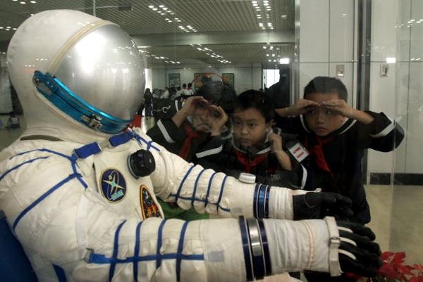  CHINA TO LAUNCH SPACE STATION IN 2018, AIMS TO BECOME NEXT 'SPACE GIANT'