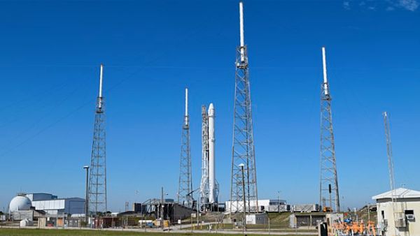 3 WEATHER OBSTACLES THAT SPACEX FACES WHEN LAUNCHING ROCKETS INTO SPACE