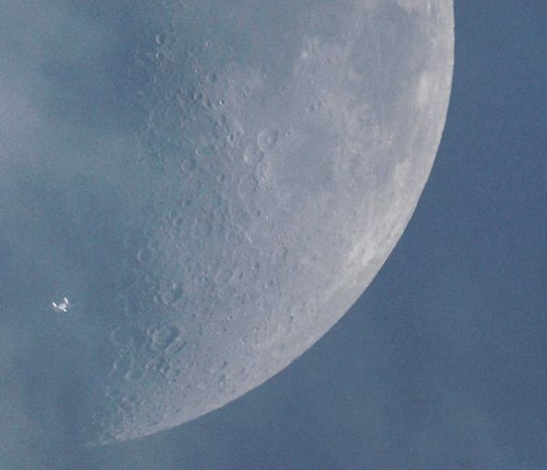 PHOTOGRAPHER CAPTURES THE ISS LOOKING LIKE THE USS ENTERPRISE