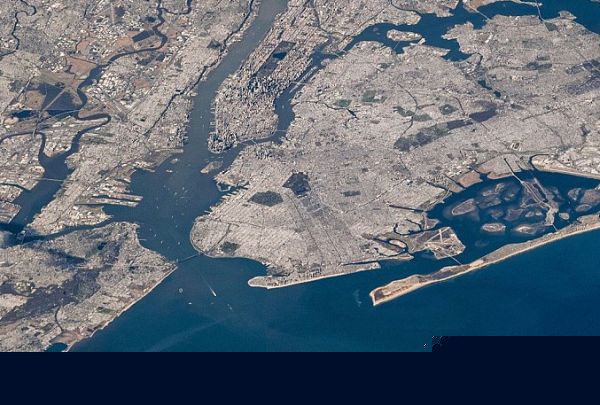 STUNNING PICTURES TAKEN BY ASTRONAUTS ON THE SPACE STATION SHOW EARTH'S BEAUTY AND FRAGILITY