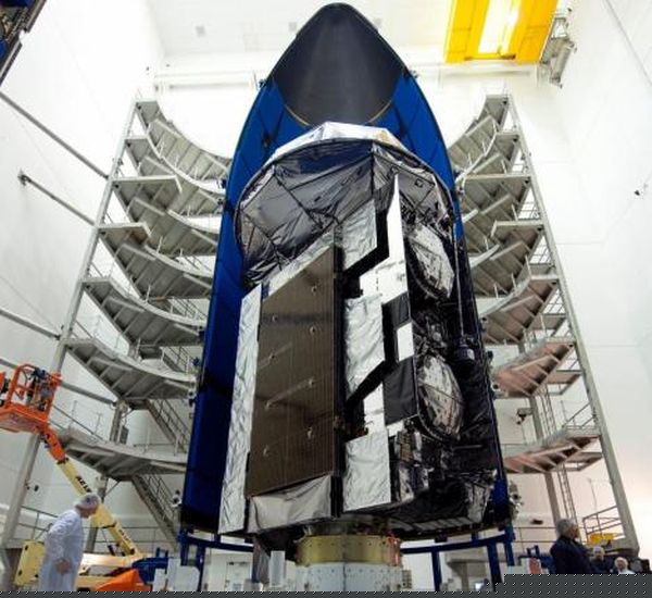 MUOS-5 SATELLITE ENCAPSULATED FOR LAUNCH