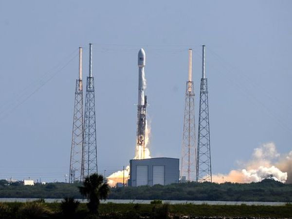 SPACEX FALCON 9 LAUNCHES FROM CAPE CANAVERAL; LANDING UNSUCCESSFUL