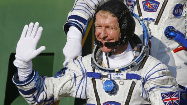 LEADING ASTRONOMER URGES EUROPE TO END HUMAN SPACE MISSIONS
