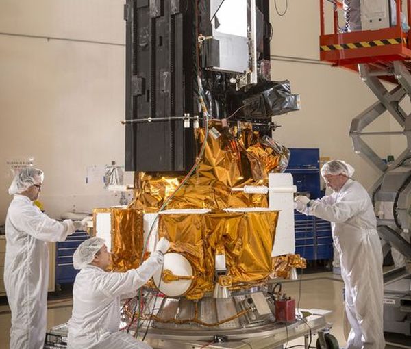 MALFUNCTIONING WEATHER SATELLITE CAN'T BE RECOVERED, AIR FORCE FINDS