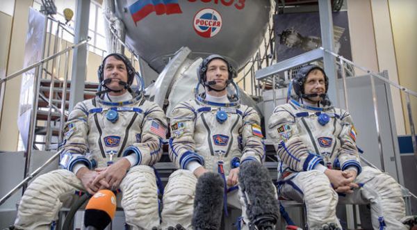 RUSSIANS DELAY NEXT SPACE STATION CREW LAUNCH