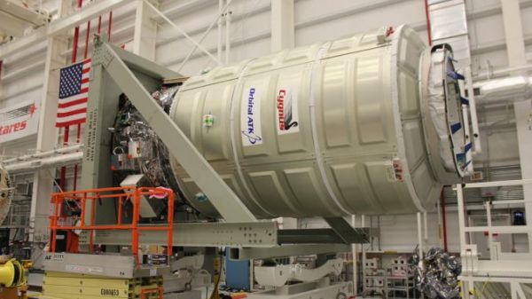 HURRICANE NICOLE PROMPTS ANTARES LAUNCH DELAY TO SUNDAY 