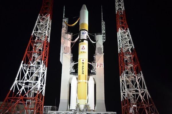 H-2A ROCKET ROLLS TO LAUNCH PAD WITH JAPANESE WEATHER SATELLITE 
