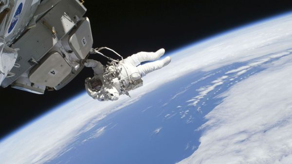 NASA IS OFFERING $30K TO THE PERSON WHO SOLVES ITS SPACE POOP PROBLEM