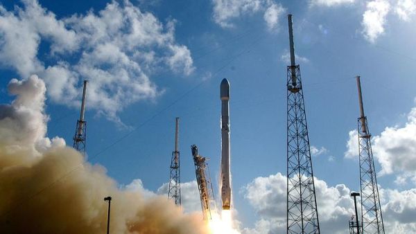 SPACEX COULD RETURN TO FLIGHT DEC. 16, SATELLITE LAUNCH CUSTOMER SAYS 