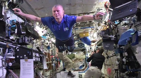 WATCH ASTRONAUTS WIN THE MANNEQUIN CHALLENGE ON THE INTERNATIONAL SPACE STATION