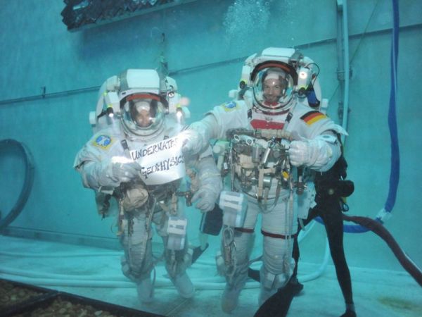GEOSCIENTIST-RICH CREW SLATED FOR SPACE STATION NEXT YEAR
