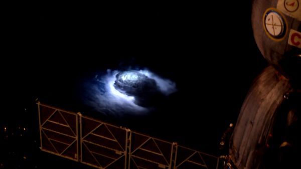 ASTRONAUT CAPTURES CLEAREST FOOTAGE YET OF RARE TYPE OF LIGHTNING