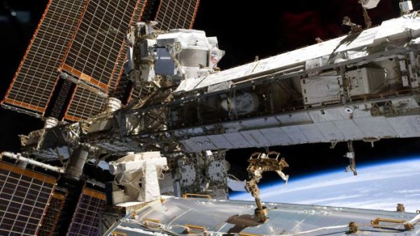 DR KARL: HOW DO YOU CLEAN UP 60 YEARS OF SPACE JUNK?
