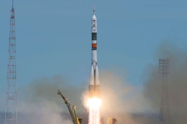 ASTRONAUT AND COSMONAUT LAUNCH TO SPACE STATION ON RUSSIAN SOYUZ