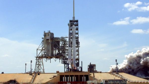 WEATHER LOOKS GOOD FOR FALCON 9 LAUNCH SUNDAY, BUT PAYLOAD STILL A MYSTERY 