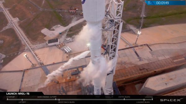 SPACEX LAUNCH SCRUBBED IN FINAL MINUTE OF COUNTDOWN