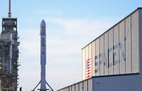 SPACEX PLANS TO START DELIVERING SATELLITE INTERNET IN 2019