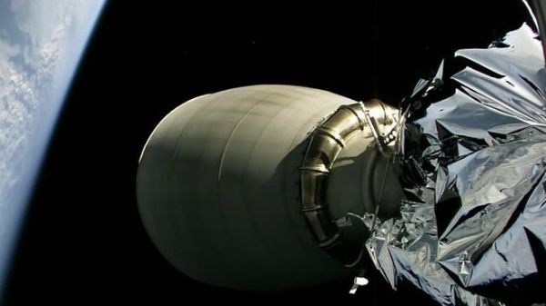 SPACEX DRAGON AND FALCON 9 ROCKET PHOTOBOMB EACH OTHER'S SELFIES IN SPACE