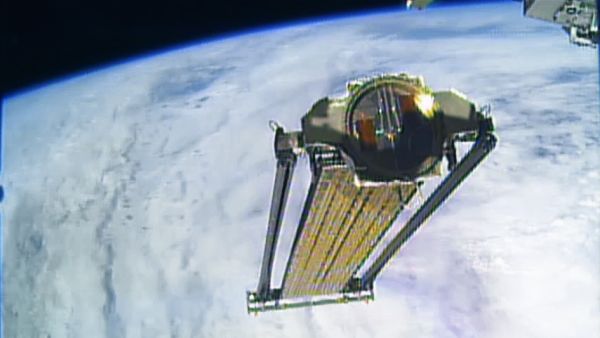 CREW PREPS FOR SOLAR ARRAY JETTISON AND DRAGON DEPARTURE