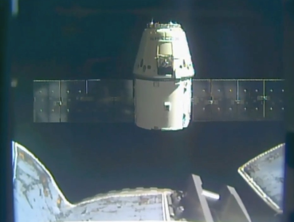 DRAGON CAPSULE SPLASHES DOWN IN PACIFIC WITH SPACE STATION CARGO 
