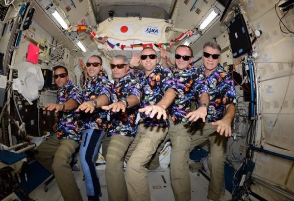 ASTRONAUTS CELEBRATE AUTUMN EQUINOX 2017 WITH ONE LAST ALOHA FRIDAY