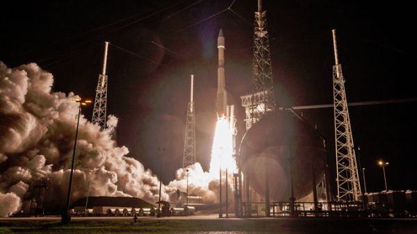 ATLAS 5 PIERCES THE NIGHT TO BOOST NATIONAL SECURITY SATELLITE INTO SPACE 