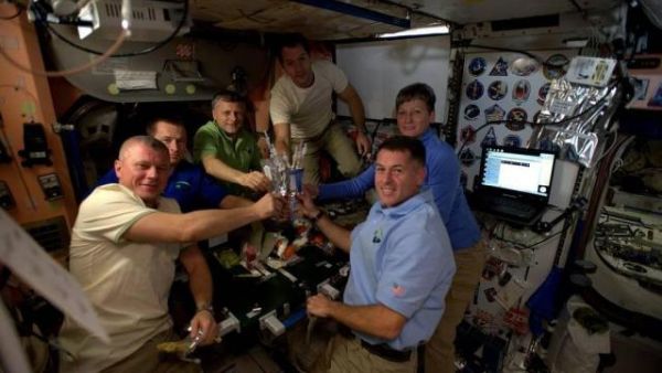 ASTRONAUTS CELEBRATE THANKSGIVING ABOARD INTERNATIONAL SPACE STATION