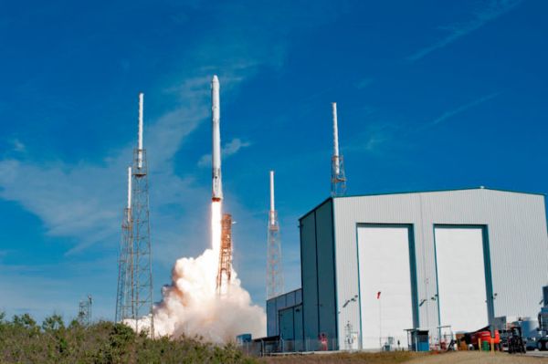 SPACEX’S 50TH FALCON ROCKET LAUNCH KICKS OFF STATION RESUPPLY MISSION