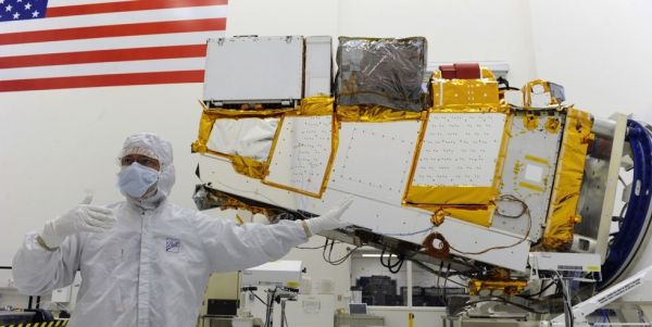 DARPA AND NASA TEAM UP TO DESIGN REFUELING SATELLITES