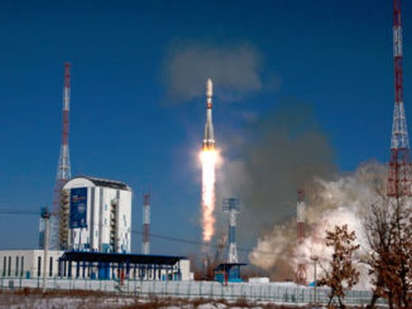 SOYUZ ROCKET FIRES INTO SPACE WITH 11 SATELLITES