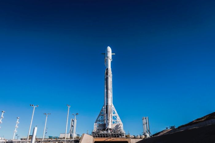 SPACEX DELAYS FALCON 9 ROCKET LAUNCH DUE TO HIGH-ALTITUDE WINDS