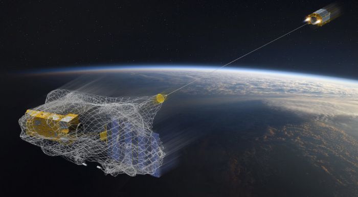 ESA TO INVESTIGATE LINKS BETWEEN DEBRIS REMOVAL AND SATELLITE SERVICING