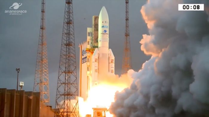 EUROPEAN ROCKET LOFTS COMMUNICATIONS SATELLITES IN 1ST LAUNCH SINCE GLITCH